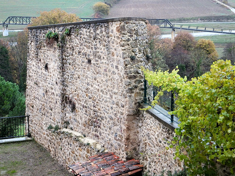 Muralla urbana de Antoñana