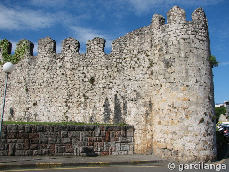 Muralla urbana de Llanes