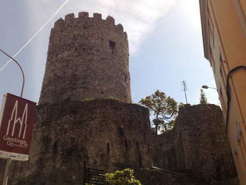 Muralla urbana de Llanes