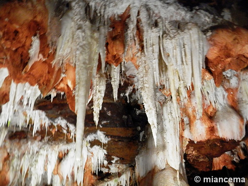 Cuevas del Cerro del Águila