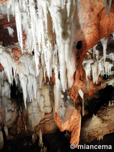 Cuevas del Cerro del Águila