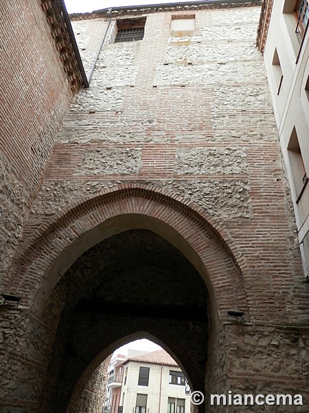 Puerta de Alcocer