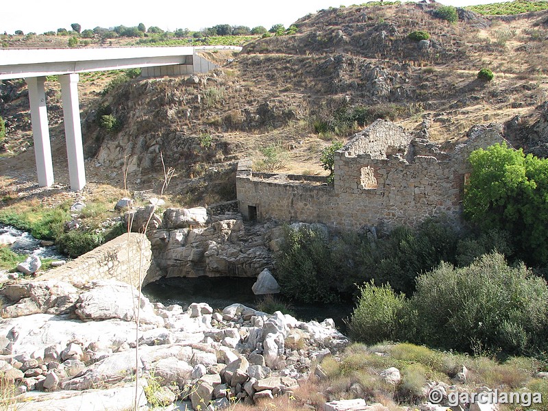 Antiguo molino en el río Alberche