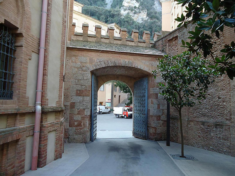 Muralla del Monasterio Montserrat