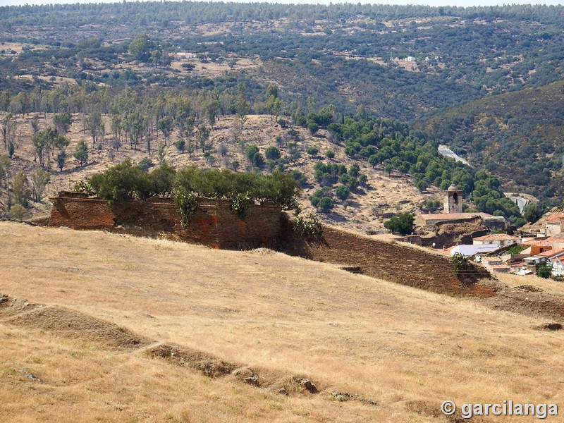 Muralla abaluartada de Alcántara