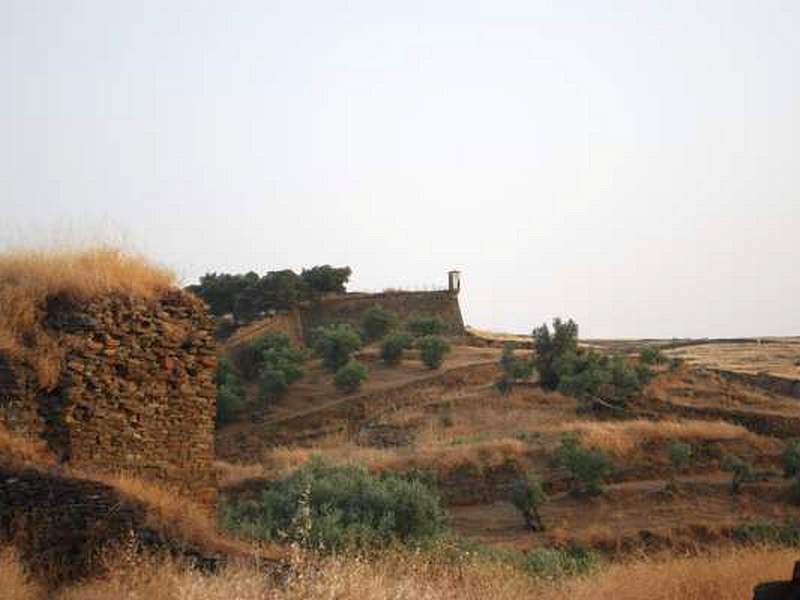 Muralla abaluartada de Alcántara