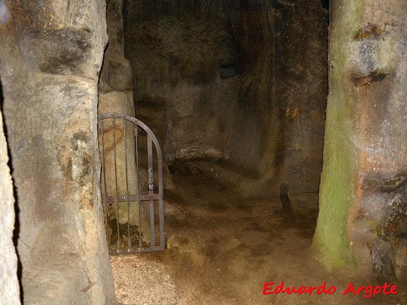 Ermita rupestre de Arroyuelos