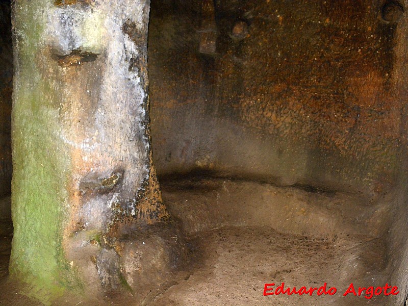 Ermita rupestre de Arroyuelos