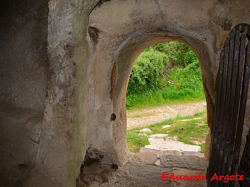 Ermita rupestre de Arroyuelos