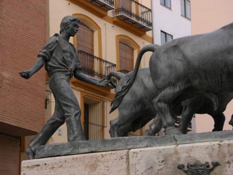 Monumento a la Entrada de Toros