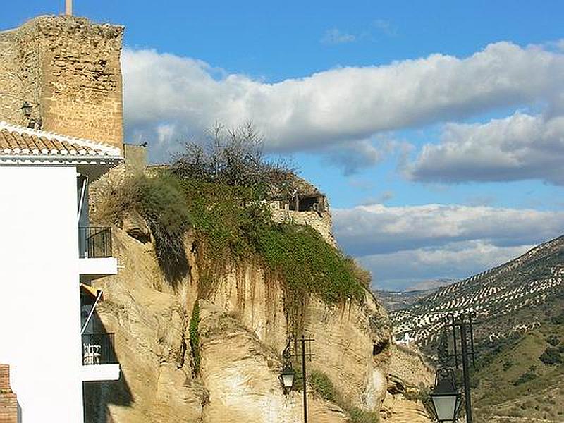 Muralla urbana de Iznájar