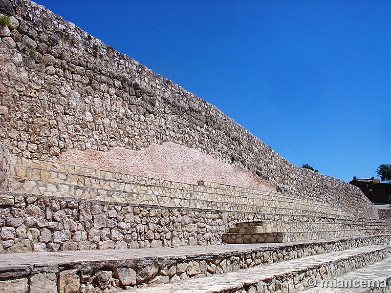 Muralla urbana de Hita