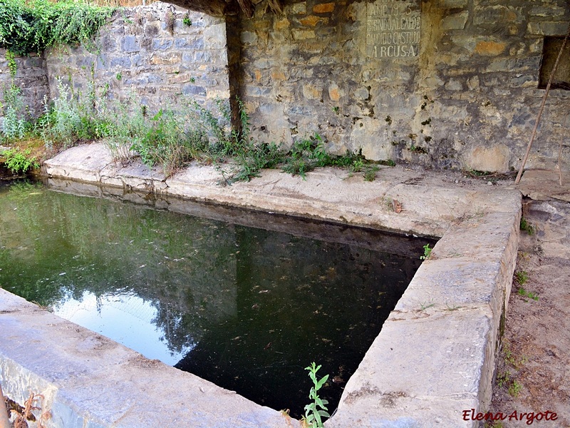 Fuente-abrevadero-lavadero de Arcusa