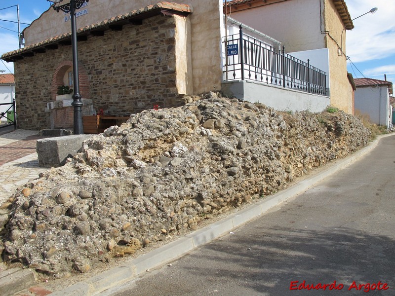 Muralla urbana de Rueda del Almirante