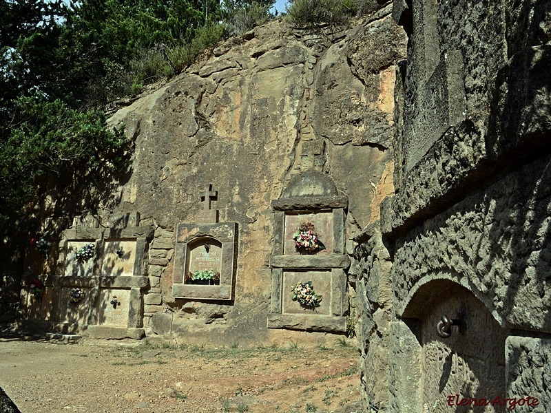 Cementerio modernista de Olius