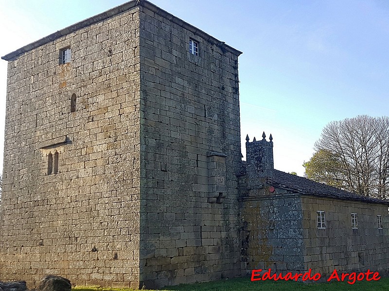 Torre y Pazo de San Miguel da Penas