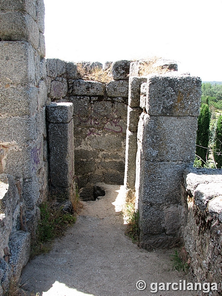 Iglesia fortificada de Navalquejigo