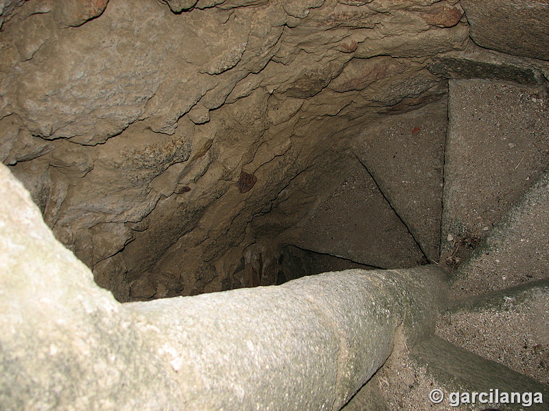 Iglesia fortificada de Navalquejigo