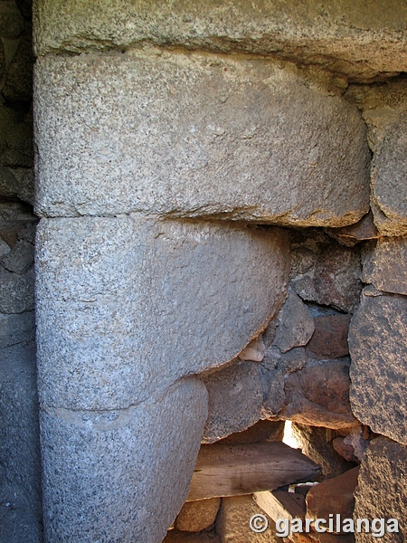 Iglesia fortificada de Navalquejigo