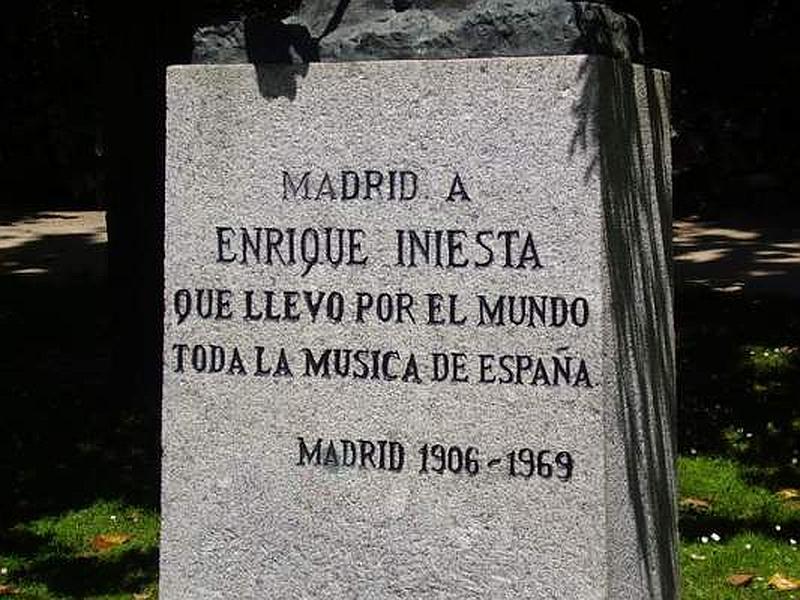 Monumento a Enrique Iniesta