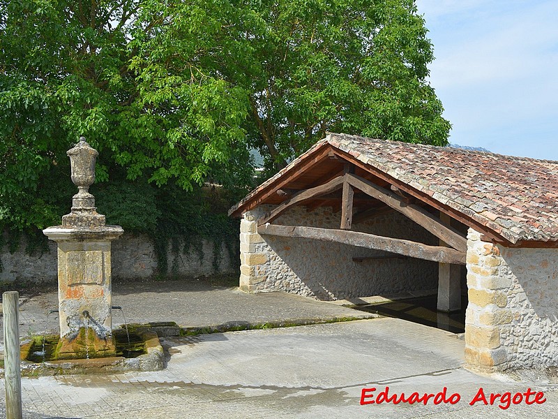 Lavadero y fuente de Cabredo