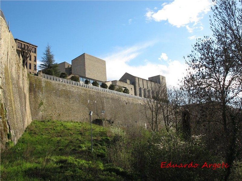 Muralla abaluartada de Pamplona