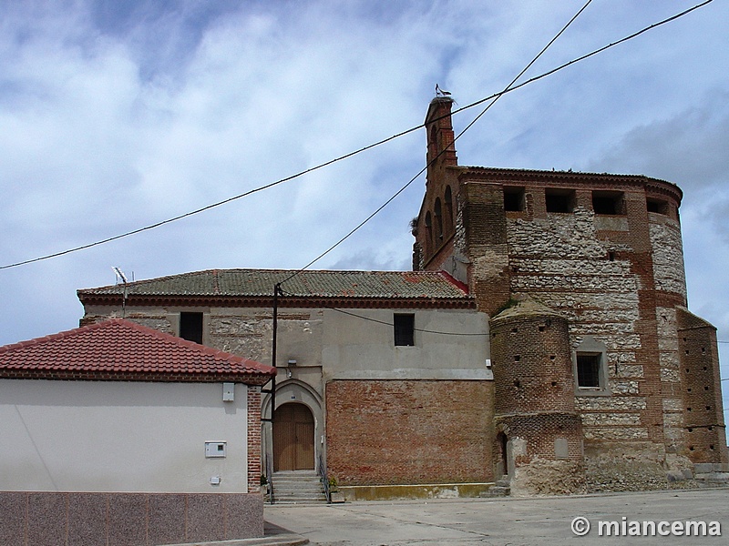 Iglesia fortificada de San Pedro Apóstol