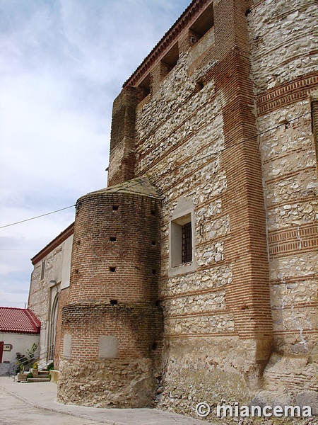 Iglesia fortificada de San Pedro Apóstol