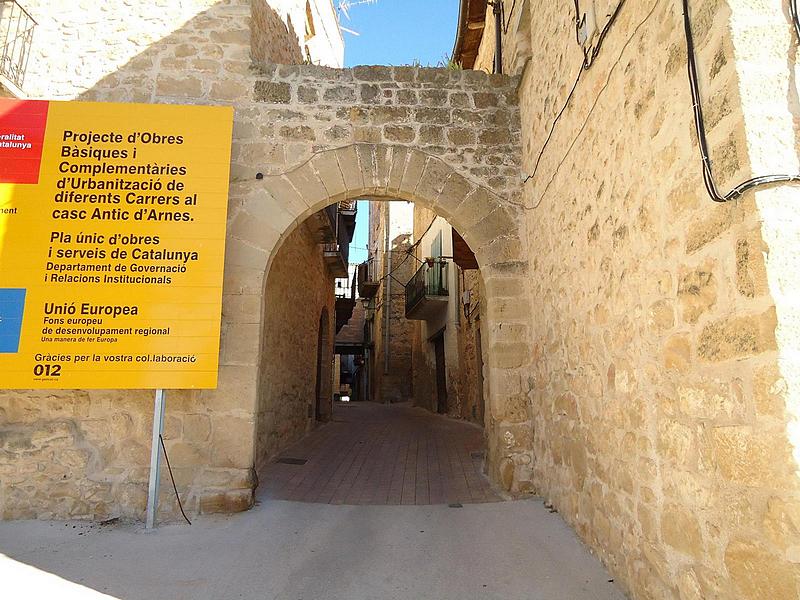 Muralla urbana de Arnes