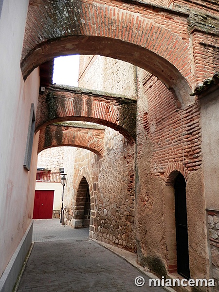 Torre y puerta de San Miguel