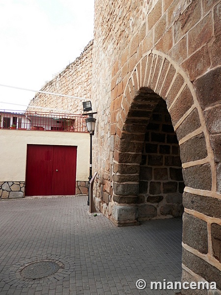 Torre y puerta de San Miguel