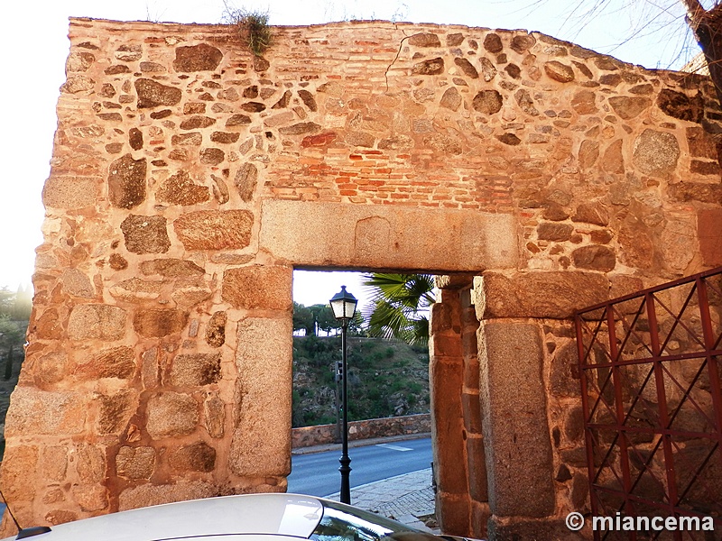 Puerta de los Doce Cantos